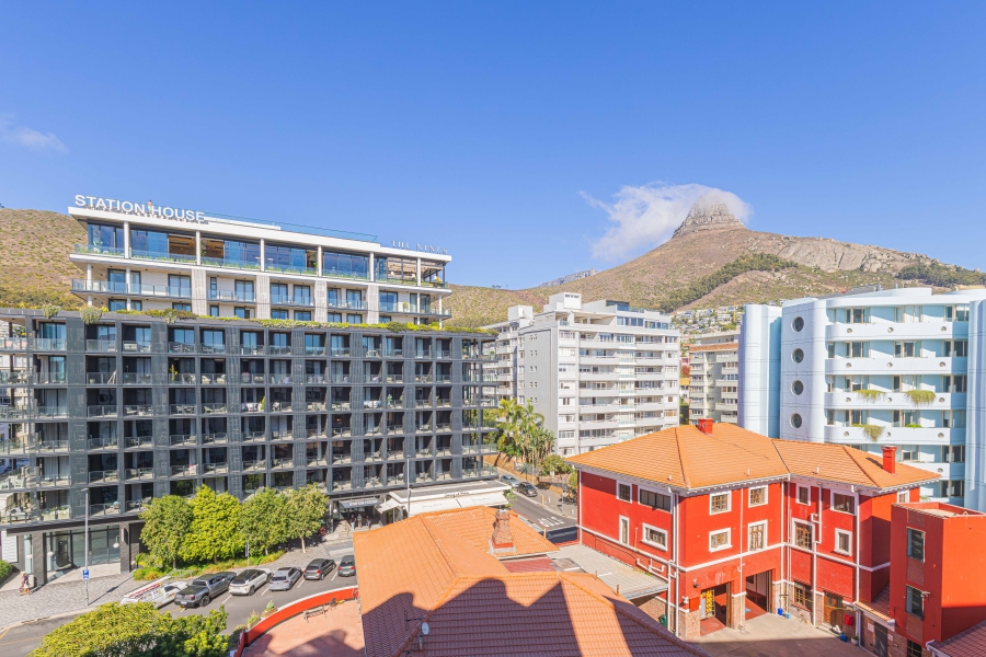 1 Bedroom Property for Sale in Sea Point Western Cape
